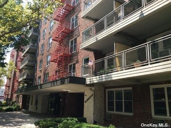 142-05 Roosevelt Avenue 521, Flushing NY 11354