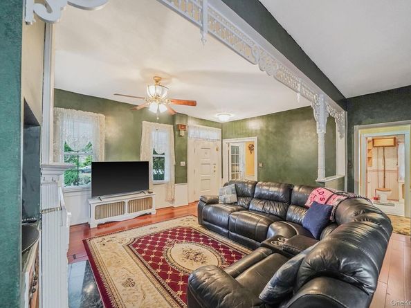 39 Handsome Avenue, Sayville NY 11782