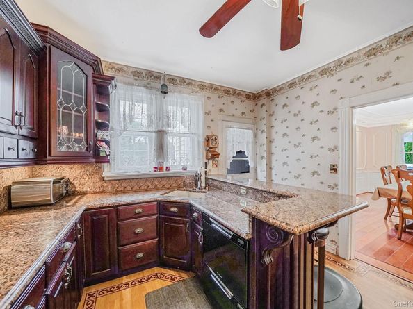 39 Handsome Avenue, Sayville NY 11782