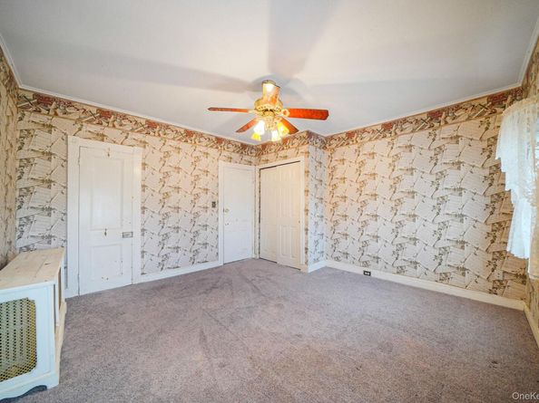 39 Handsome Avenue, Sayville NY 11782