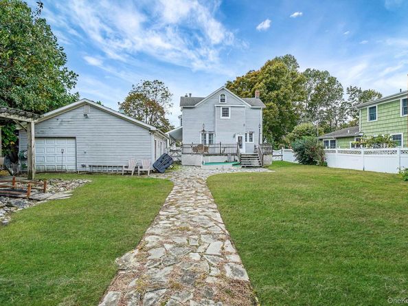 39 Handsome Avenue, Sayville NY 11782