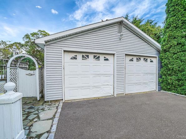 39 Handsome Avenue, Sayville NY 11782