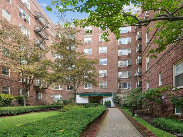 68-61 Yellowstone Boulevard 216, Forest Hills NY 11375