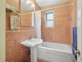 68-61 Yellowstone Boulevard 216, Forest Hills NY 11375