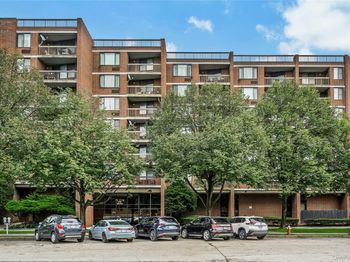 777 N Macquesten Parkway N