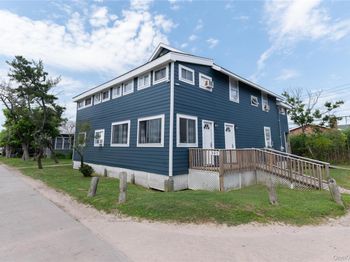 597 Bayberry Walk
