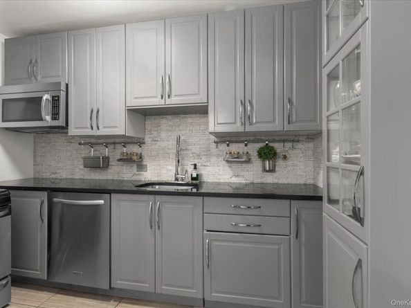 125-10 Queens Boulevard 2006, Kew Gardens NY 11415