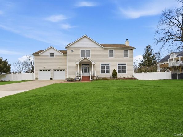 471 Southport Street, Ronkonkoma NY 11779