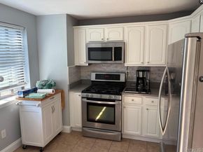 33d newbrook ln 33d, Bay Shore NY 11706