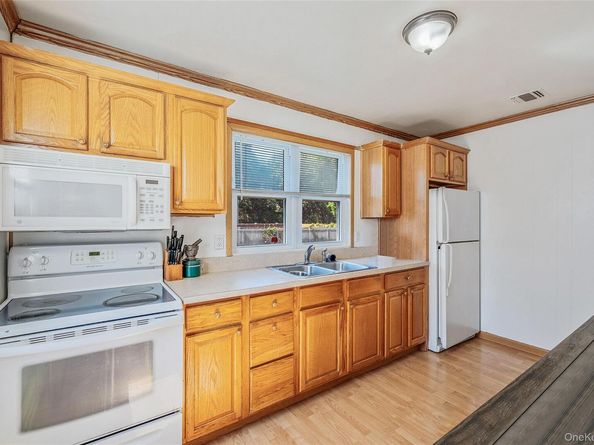 1454 E Forks Road, Bay Shore NY 11706