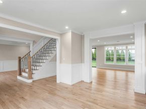 8 Sebree Place, Plainview NY 11803