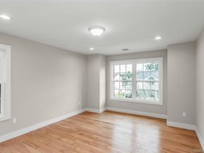8 Sebree Place, Plainview NY 11803