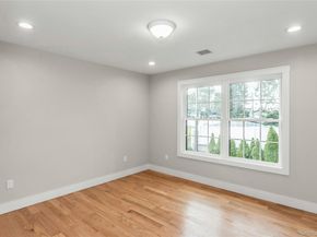 8 Sebree Place, Plainview NY 11803