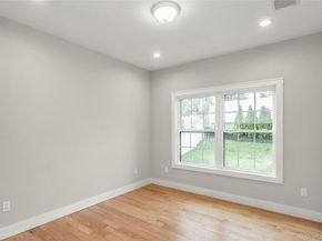 8 Sebree Place, Plainview NY 11803