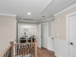 8 Sebree Place, Plainview NY 11803