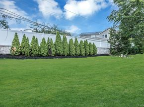 8 Sebree Place, Plainview NY 11803