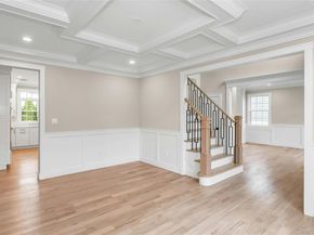 8 Sebree Place, Plainview NY 11803