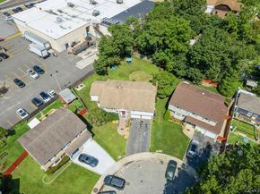 828 Robin Court, Baldwin NY 11510