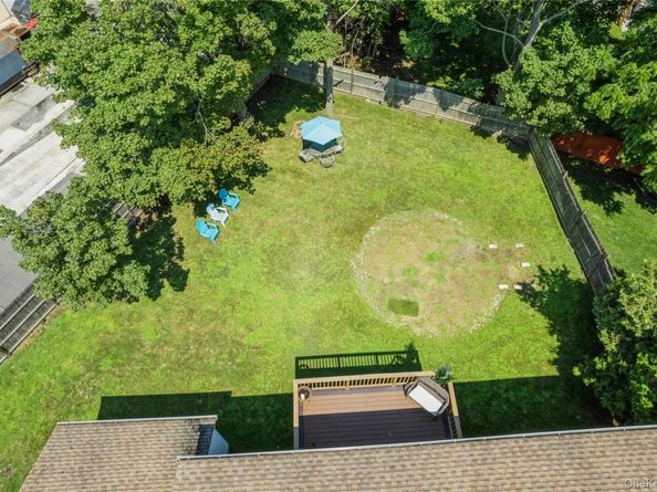 828 Robin Court, Baldwin NY 11510