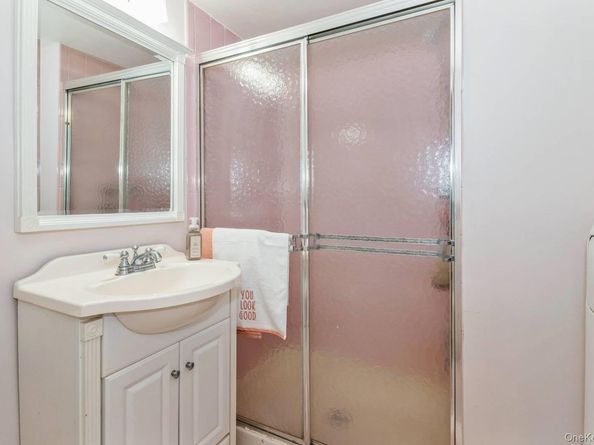 828 Robin Court, Baldwin NY 11510