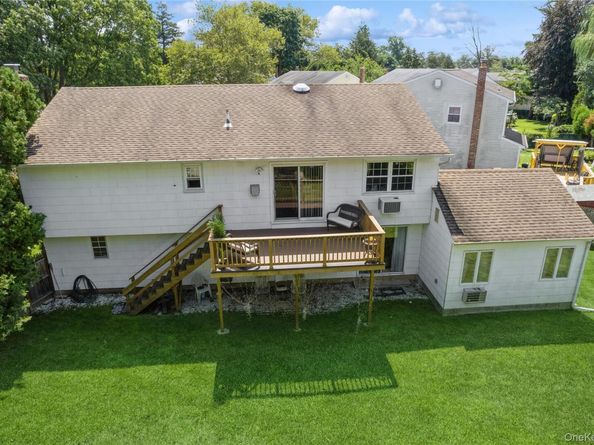 828 Robin Court, Baldwin NY 11510