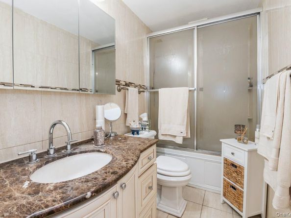 828 Robin Court, Baldwin NY 11510