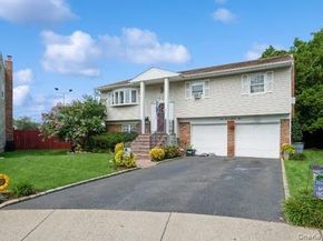 828 Robin Court, Baldwin NY 11510
