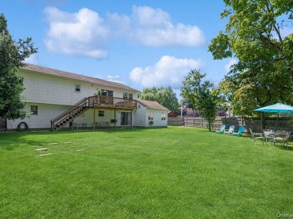 828 Robin Court, Baldwin NY 11510