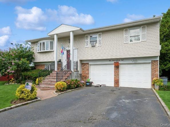 828 Robin Court, Baldwin NY 11510