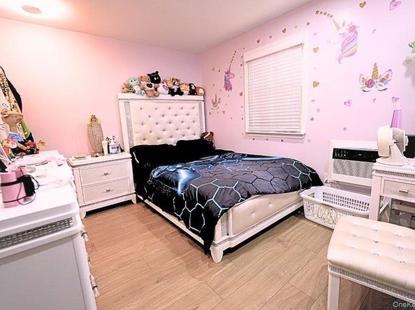 828 Robin Court, Baldwin NY 11510