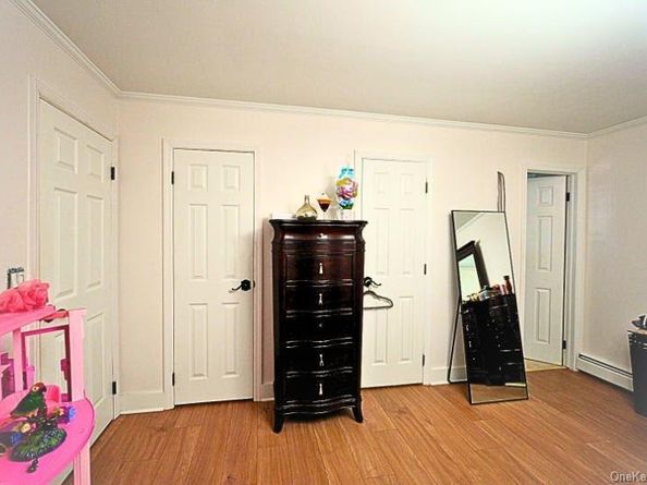 828 Robin Court, Baldwin NY 11510