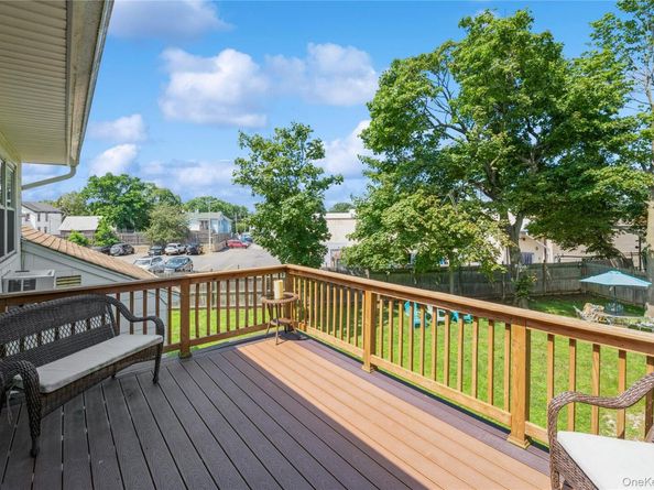 828 Robin Court, Baldwin NY 11510