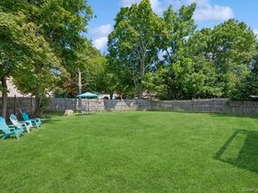 828 Robin Court, Baldwin NY 11510