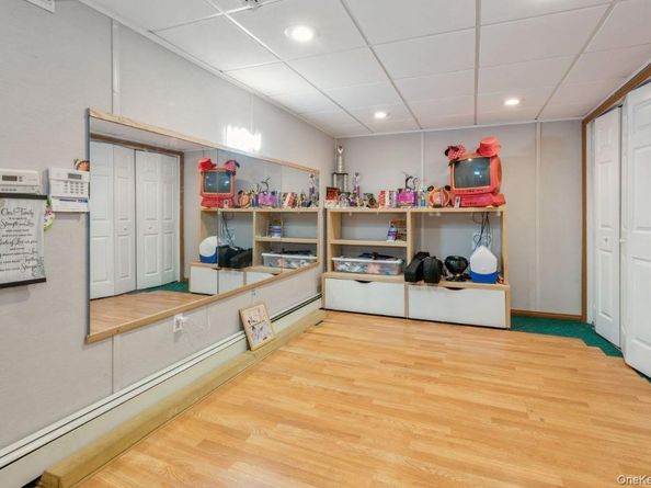 828 Robin Court, Baldwin NY 11510