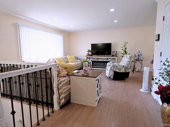 828 Robin Court, Baldwin NY 11510