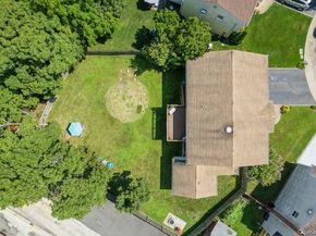 828 Robin Court, Baldwin NY 11510