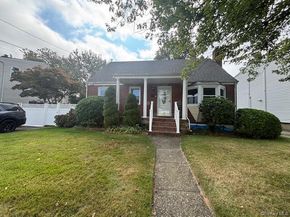35 W Belle Terre Avenue, Lindenhurst NY 11757