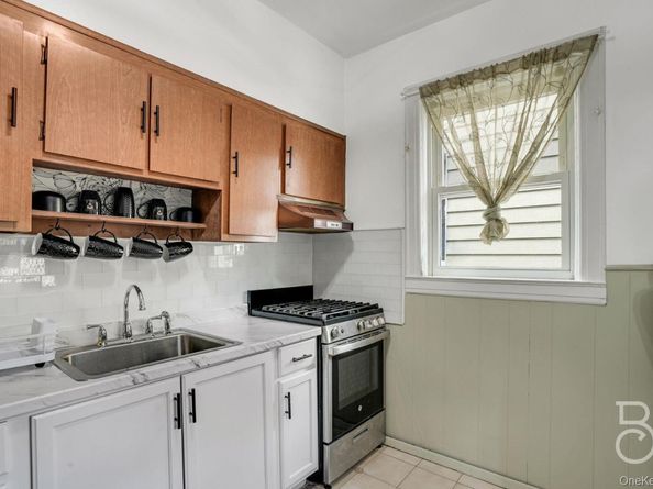 37-09 20th Road, Astoria NY 11105