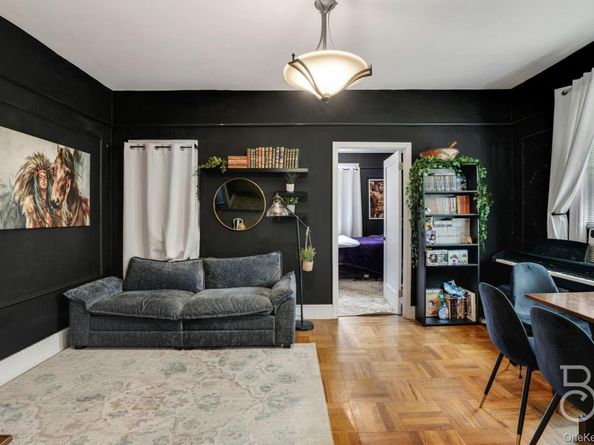 37-09 20th Road, Astoria NY 11105