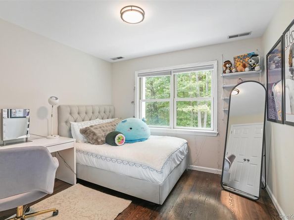 19 Ledgewood Lane, South Salem NY 10590