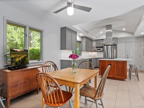 1425 Laurelwood Drive, Laurel NY 11948