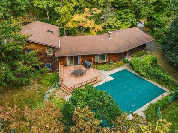 1425 Laurelwood Drive, Laurel NY 11948