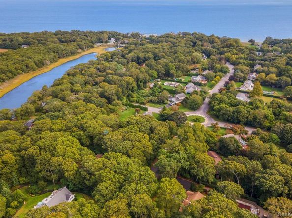 1425 Laurelwood Drive, Laurel NY 11948