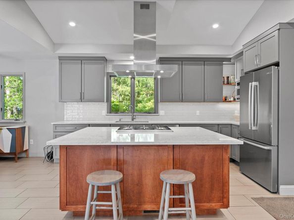 1425 Laurelwood Drive, Laurel NY 11948