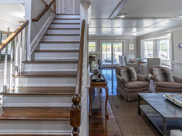 6 Bayview Terrace, Hampton Bays NY 11946