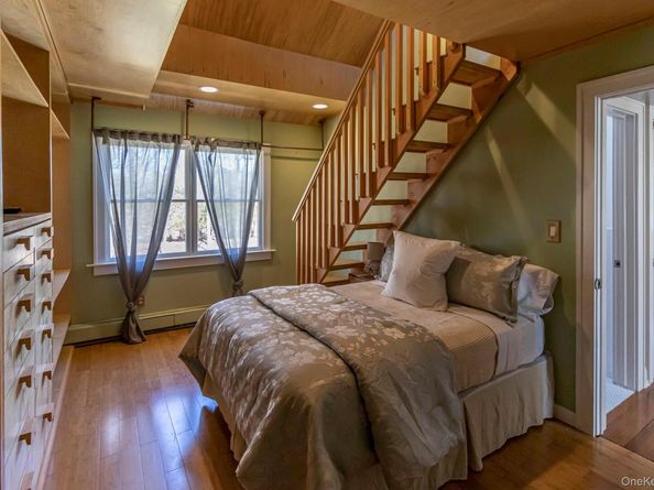 6 Bayview Terrace, Hampton Bays NY 11946