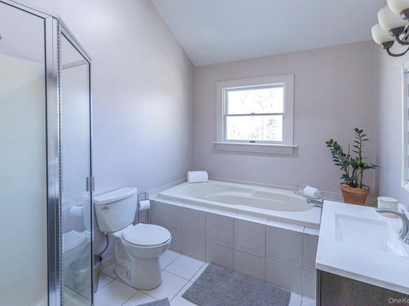 6 Bayview Terrace, Hampton Bays NY 11946