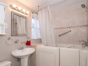 306 Hutchinson Boulevard, Fleetwood NY 10552