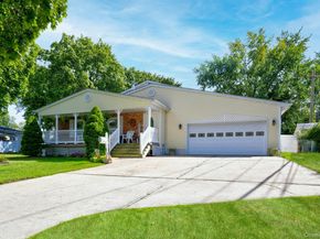 4 E Hill Drive, Smithtown NY 11787