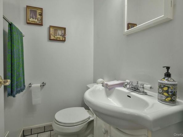4 E Hill Drive, Smithtown NY 11787